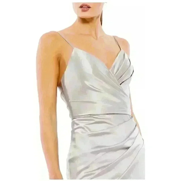 New Mac Duggal Satin Sleeveless Faux Wrap Ruched Gown Platinum Silver Size 2 - Picture 4 of 10